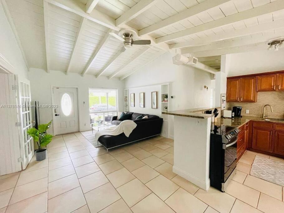 Сasa de vacaciones Tropical Oasis House Private Pool Family Yard Fort Lauderdale