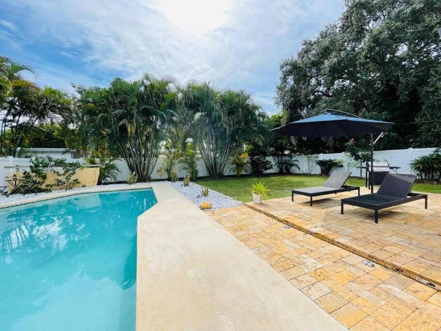 Сasa de vacaciones Tropical Oasis House Private Pool Family Yard *